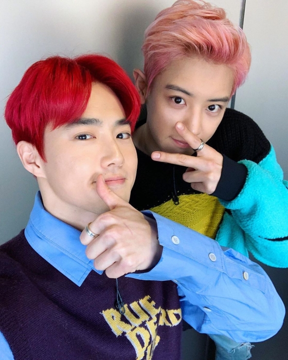 On the 27th, Suho posted a picture on his SNS with an article entitled Happy Birthday Chanyeol A Love.Suho in the public photo poses Friendly with Chanyeol; the figure of Suho in the top pose and Chanyeol in the Vizea causes cuteness.The netizens left a comment such as I love you, I love you, I celebrate your birthday, Happy birthday, and I look so good.Meanwhile, EXO, which Suho belongs to, will release its regular 6th album OBSESSION at 6 p.m. today (27th), and continue its vigorous activities.