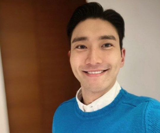 Boy group Super Junior Choi Siwon expressed sympathy for the post supporting the Hong Kong protest, but apologized again when he was attacked by China netizens every day.Choi Choi Siwon was shot by a police officer during the Hong Kong protest on the 24th, and he was in a serious condition. He hit a like on his Twitter Inc. and bought the cause of China fans.In an interview with CNN on the same day, he said, I can kill people with bullets, but I can not kill my faith. He once again expressed his support for the Hong Kong demonstration.After receiving strong criticism from China fans, Choi Choi Siwon said, I saw a controversy due to the incident at Twitter Inc.I sincerely apologize for the disappointment of violence and confusion, he said in his first official apology.However, on the 25th, one of the Choi Siwon fan clubs in China announced SNS account closed, and China fans continued to move to show Choi Siwons activities.China fans continued to criticize the apology, saying, Apology is not enough. In the end, Choi Siwon delivered his second apology through his Weibo the next day.Photo Choi Siwon Instagram, Weibo