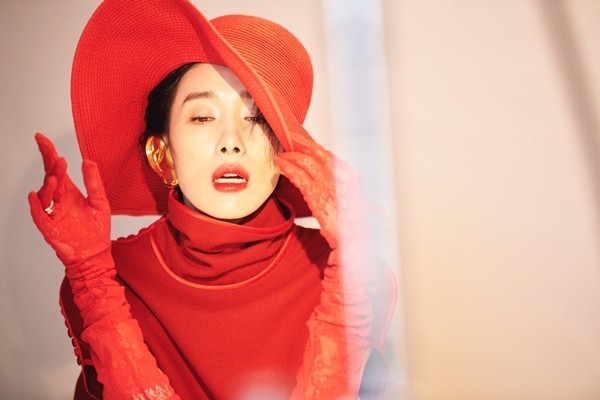 Actor Kim Seo-hyung upped Aura in The Last Of Us: Left Behind cutWe selected Kim Seo-hyung as the best actor of 2019, and we included a special photo album in the December issue, said Cosmopolitan, a fashion magazine.In this photoreal on the theme of Red, Kim Seo-hyung has digested various costumes and accessories.The release was The Last Of Us: Left Behind Cut, and Kim Seo-hyung achieved a unique atmosphere.Kim Seo-hyung in the photo played innocent and curious teenagers, 20s rushing fearlessly, 30s sexy unsettled, and 40s with charisma beyond the smile.
