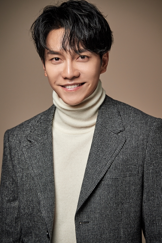 Actor Lee Seung-gi expressed satisfaction with being acclaimed for Action.SBS Golden Drama Vagabond, which ended on the 23rd, is a drama depicting the process of digging up a huge national corruption found by a man involved in a civil airliner crash in a concealed truth.Vagabond was a huge project that was produced for a year and filmed overseas locale between Morocco and Portugal.The first broadcast started with a high audience rating of 10.4% and the highest audience rating was renewed to 13%, which was the highest audience rating (based on Nielsen Korea nationwide.Lee Seung-gi, who has recently and Interview, said, Vagabond was a work with a long shooting period and a large production cost.I started with the expectation and concern of many people, but fortunately I am glad that I have finished in a good atmosphere. Lee Seung-gi was a stuntman who had a dream of catching up with the action film industry using Jackie Chan as a role model, but he played the role of Cha Dal-gun, who lives a chaser who digs into the truth of the state corruption that was involved in the accident after losing his nephew in a civil airplane crash.Vagabond was also Lee Seung-gis first action genre challenge.Vagabond was very important to myself because it was a work that was shown to the public throughout the army and in other images.I am very satisfied with myself because I think this work shows that Lee Seung-gi is also an action beyond the existing melodrama and Rocco image.I also achieved my goal of showing good quality action to the last 16 parts. I do not think I will hear what money I spent. Vagabond gave me the pleasure of seeing various actions that were not seen in existing Korea Drama such as carcassing, shooting, and fighting.Lee Seung-gi said, There were many special device bombings, and ActionSindo that had to be digested varied.I did not know how the accident would happen, so I rehearsed a lot in advance and paid a little more attention.Also, depending on the presence or absence of the band, the screen changed, so I tried to digest the action directly if possible. Cha Dal-gun, a stuntman in the play, boasted an amazing action ability, such as never being hurt by a bullet-raising situation and subduing elite agents.Lee Seung-gi asked, Is not it too good for a stuntman? As you know, the main character of the drama is shining when it is overpowering than the actual ability.Cha Dal-geon is a friend of Special Warrior who has a stuntman and does not have any killing technology. I think he will use his body better than any other agent.We also laughed, How come we do not get a gun? I think Cha Dal-geon is lucky.Lee Seung-gi was also discharged as an active Special Warrior in 2017.He said, I was very proud of Action, he said. I happened to work out a lot because I was doing Special Warrior in the army.Last year, when I filmed, I was confident that I had good physical strength because I was in the first year of the whole world.But now it has been a good memory for two years and I can not even remember how hard it was. I have been living in the entertainment industry since I was a child. I learned a lot from my group life just like others in the army.There are things like Lee Seung-gi, who is not an entertainer through the army, and self-reliance that can live as a man Lee Seung-gi.I am confident that I have pushed my work coolly. He also mentioned the teamwork for Vagabond, which has become heavily heavily influenced by long-time overseas location shoots; Lee Seung-gi said: As we spent two and a half months together in Morocco, all of the Actors became close.When the filming was over, there was no place to go, so everyone gathered at the hotel bar as if they had promised.When the shooting is delayed in the middle, it can be sensitive because it affects other works. We have a good teamwork, so we have a good teamwork. Thank you for doing it together, said Bae Suzy, who was reunited in six years after MBC Kuga no Seo in 2013. I think Mr. Bae Suzy has felt a great deal of work because he did Vagabond.The action genre has a lot of work to do, but it was good to be able to discuss without hesitation because it is close.I think it was easy to make the scene so that God can stand out. Finally, Lee Seung-gi said, Through Netflix, I heard that Vagabond is aired as a former World.As we look at the well-made mid and look for other works, I hope that foreign people who are exposed to Korea Drama with Vagabond will be interested in Korea Drama as our work.I actually went to a fan meeting this time and I was really surprised to see some fans from Germany and Greece. It was also amazing that fans called me a car.I realized that Korean Wave content is spreading to World, and I hope that Vagabond will be the occasion. Photo = Hook Entertainment