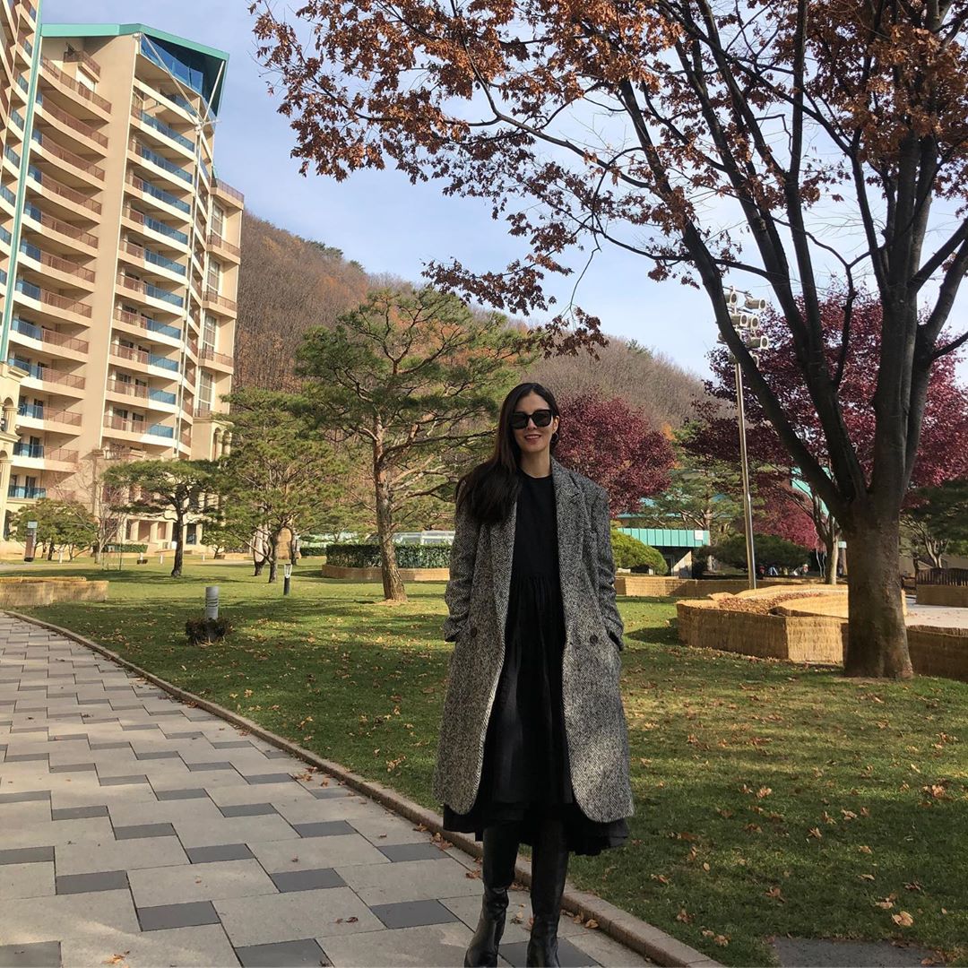 Kim Sung-eun spent time with his family.On the 27th, Kim Sung-eun said with four photos on his instagram, Its good that the weather is not so cold yet!I do not want to get colder ~ Taeha, who is practicing soccer with my dad these days, who is so precious to be with my family, is always dynamic.I wonder what kind of personality Yomi is  #with Yomi 29 .Kim Sung-eun in the photo is smiling brightly in a gray coat, black dress, sunglasses and boots, and the picture is a selfie and a family playing with a smile.Kim Sung-eun married soccer player Jung Jo-gook in 2009, and has one male and one female and is pregnant with the third.Photo = Kim Sung-eun Instagram