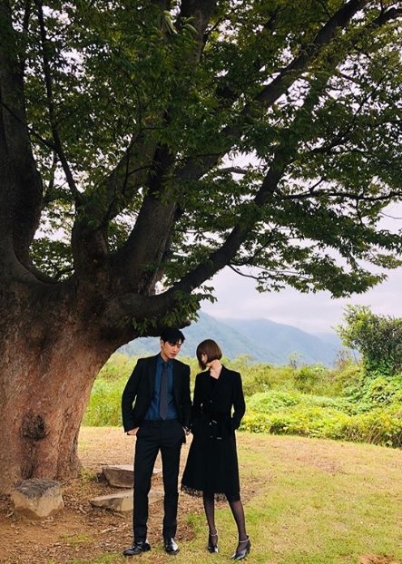 Kim Sun-a posted several photos on his SNS on the 27th, along with an article entitled If our loved ones are happy - Jenny Kim under our Sun Woo and jung hyuk trees.The photos show Kim Sun-a (played by Jenny Kim) and Jae-young Kim (played by Yoon Sun Woo) who found the tombstone of Wi Jung hyuk (played by Kim Tae-hoon) in the SBS drama Secret Boutique.The atmosphere of the two people who pose against each other under a large tree catches the eye.The netizens who responded to the photos responded such as Tomorrow is the last time, Doyoung Sun Woo was happy and I cried together.Meanwhile, SBS drama Secret Boutique, starring Kim Sun-a and Jae-young Kim, ends with 16 episodes today (28th).