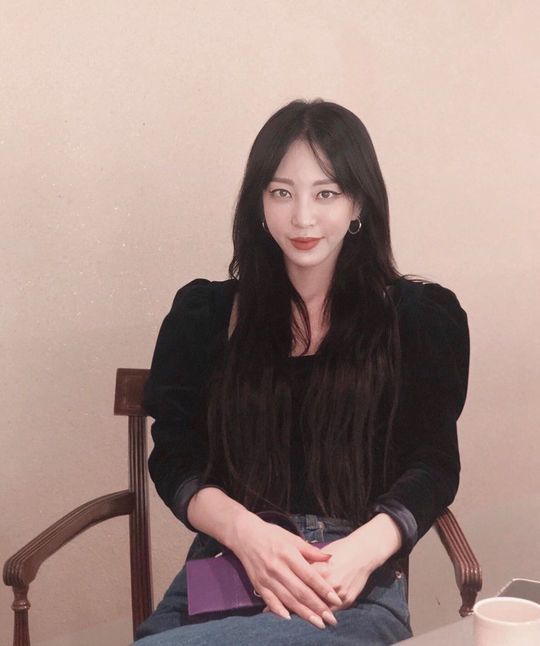 Han Ye-seul shows off deadly beautyHan Ye-seul released a picture of November on his Instagram on the 28th.I feel the goddess in Han Ye-seul who is shooting intense eyes.The netizen responded that even if I sit down, I will draw and My sister is a deadly German capital for me.pear hyo-ju