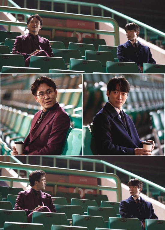 Actors Namgoong Min and Oh Jung-se played a confrontation without a concession.SBS-TV new gilt drama Stove League side released the shooting still of Namgoong Min and Oh Jung-se on the 29th.Namgoong Min played the role of new head of the baseball team Baek Seung-soo and Oh Jung-se played the role of owner Kwon Kyung-min.A search battle between the owner and the new head of the team continued.The two met in the empty, unlit, Baseball-chambered bleachers; Namgoong Min and Oh Jung-se sat far away and talked about Baseball.There was a tense tension: Oh Jung-se, with his legs restlessly speaking out, Namgoong Min responded with a smile, not intimidated.But his eyes were sharp.Namgoong Min and Oh Jung-se are showing off their extraordinary chemistry in waiting time, he added. Please expect their extraordinary transformation and hot acting passion.Stove League is a stone fastball office drama, featuring the story of a new head of the baseball top team preparing for the season: He painted the routine of fierce fronts.It will be broadcasted at 10 pm on the 13th of next month following Baega Bond.