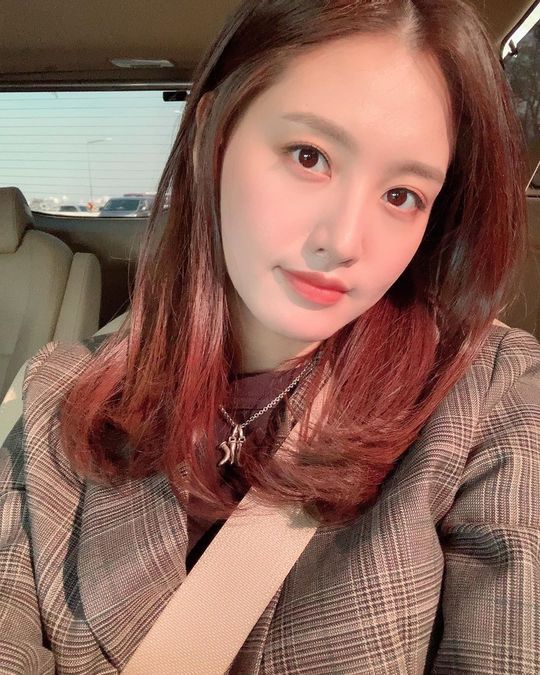 Rainbow Kim Jae-kyung has reported on the latest.Kim Jae-kyung posted a picture on his Instagram on November 29 with an article entitled Cold Aah.In the open photo, Kim Jae-kyung is sitting in the car and staring at the camera.Kim Jae-kyung showed off her beautiful looks, which were flooded with cool features.The netizens responded that they were fascinated by you so beautiful and go around.Meanwhile, Rainbow, whose Kim Jae-kyung belongs, recently released a commemorative album to mark its 10th anniversary; the albums proceeds are donated in full.Lee Ha-na