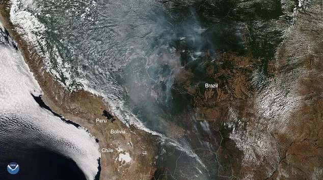 아마존 화재로 발생한 연기가 브라질과 페루, 볼리비아, 칠레 일대의 빙하지역을 뒤덮고 있는 모습