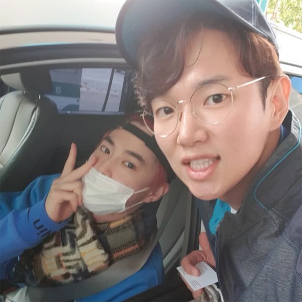 Broadcaster Jang Sung-kyu released a certified photo with EXO Suho, which he met during the filming of Walkman.Jang Sung-kyu posted a picture on his instagram on the afternoon of the 29th, along with an explanation that he met Gas station Alba and Korean wave.The photo shows the Jang Sung-kyu  in Gas Station Alba and Suho on board the vehicle.This was a chance meeting between Jang Sung-kyu, who was in the Gas Station Alba for filming the YouTube channel Walkman, and Suho, who visited the manager and Gas station to put oil in the car. Suho said, All EXO members enjoy Workman at the time.Jang Sung-kyu expressed his gratitude and asked for a photo shoot together.In addition, Jang Sung-kyu added, Will EXO manager Alba be concluded? He raised expectations for the next Workman shooting.On the other hand, Jang Sung-kyu is active in various broadcasting stations such as MBC FM4U Good Morning FM Jang Sung-kyu and KBS 2TV Sweet Adult Life.EXO, which Suho belongs to, released its regular 6th album Obsession on the 27th.