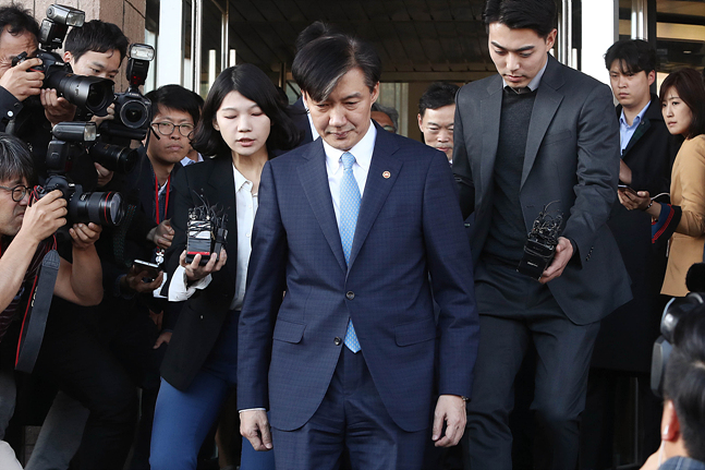 월권감찰·수사하명에도 조국?..野