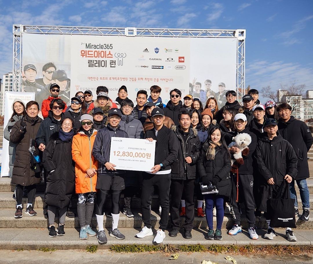 Singer Sean, actor Park Bo-gum, Sung Hoon, Kyung Soo-jin, and mixed martial arts player Kim Dong-Hyun participated in a meaningful race to build Lou Gehrig Hospital.On Thursday, Sean wrote on his Instagram account: 2019.11.30. 2019 MIRACLE365 RELAY RUN. MIRACLE365 Team.I, Sung Hoon, Park Bo-gum, Kim Dong-Hyun, Kyung Soo-jin team and ran for the construction of the first Lou Gehrig Hospital in South Korea. The photos posted by Sean include Park Bo-gum, Sung Hoon, Kyung Soo-jin, and Kim Dong-Hyun who participated in the contest.They have not lost their bright smiles throughout the run.Sean said, The relay run that the team was one and fun. A total of 61 teams, 366 runners ran for hope!12,830,000 won was donated to build South Koreas first Lou Gehrig Hospital; all Sui Gu, he said.Miracle 365 Run is a race to help the patients with Lou Gehrigs disease, hosted by the Seungil Hope Foundation. Participation fee is used to build the first Lou Gehrig Hospital in Korea.Next, the Sun SNS textNovember 30, 20192019 MIRACLE365 RELAY RUNMIRACLE365 TeamI #Sung Hoon #Park Bo-gum #Kim Dong-Hyun #KyungSoo-jinSix people have become a team and South Korea firstWere running to build the Lou Gehrig Hospital.One person runs 2km and one game is successful, then the next runner delivers the baton, the next runner runs, and the 6 people run 12km in total.Park Bo-gum runs 2km as first runner and kicks 10 raisesI ran the second runner and the next 2km and made five consecutive jump ropesThird runner Sung Hoon runs 2km and throws a water bottle with half water to stand.Fourth runner Kyung Soo-jin runs 2km and takes a 300ml shot of Coca-Cola5th runner Kim Dong-Hyun runs 2km and all six runners deliver from one to six rich table tennis balls with a male.And I was the last runner, and I ran 2km in 7 minutes and 50 seconds.The relay run where the team became one and ran fun.A total of 61 teams, 366 runners, ran for hope!12,830,000 won was donated to build South Koreas first Lou Gehrig Hospital.They all did Sui Gu.Thank you.