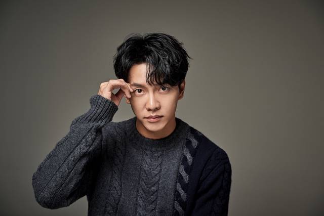 Lee Seung-gi Vagabond is a turning pointLee Seung-gi, who has been debuting for 15 years, has been running steadily as a singer, entertainer, and actor.He is now so friendly to the public, but Lee Seung-gi has again shown a new look as an Action Actor.I did too much work, but Lee Seung-gi, who says, I like to work originally.I want to rest a little now, he said, but it is not a complete suspension of the activity, and it is the extent that others work to think that I am resting.It was pre-production and finished shooting in May and was first broadcast in September.Lee Seung-gi is watching the work as a performer and viewer. I focused on the drama, so I was able to monitor it much more fun.When I monitor it, I see many situations in the process, but Im immersed in the pre-production, and I dont remember what comes out in the ending.I was looking forward to the next one, he said.For Lee Seung-gi, Vagabond was meaningful because it showed a different feeling, eyes and rough images than the characters that I had previously played.Thanks to his usual exercise and learning at Action School, he has completely digested the action performance and has reached a turning point as an actor.Lee Seung-gi, who is confident in Action, said, I thought I could do it too. In fact, Actor is not given much opportunity to act in such a big work.Those who have seen this work say Lee Seung-gi is more actionable than I thought, so I want to do more in the future. The horse said, but in fact Lee Seung-gi was shocked by himself who could not even have three jaws in his early days of enlistment.Currently, he is going to yoga and is constantly doing yoga. I have been nervous for 15 years and I have always been nervous.So I went to yoga, but I do not have a big desire.  I realize that I will not do anything at home, so I go to yoga.In the past, I bought an ambitious exercise equipment, but now I am looking for someone to buy cheaply. He likes to drink, he says, I do not drink, he said, what would you do if you did not drink?Lee Seung-gi said, I liked a lot of wine such as whiskey and high-end liquor, but nowadays, soju is good. Do you feel the weight of life?Lee Seung-gi, who has been unstressing and always showing a steady picture, seemed to be the reason why he could be long run.In fact, Lee Seung-gis fans are famous for their steady support and love, even among the officials.