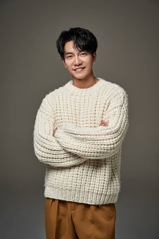 Lee Seung-gi Vagabond is a turning pointLee Seung-gi, who has been debuting for 15 years, has been running steadily as a singer, entertainer, and actor.He is now so friendly to the public, but Lee Seung-gi has again shown a new look as an Action Actor.I did too much work, but Lee Seung-gi, who says, I like to work originally.I want to rest a little now, he said, but it is not a complete suspension of the activity, and it is the extent that others work to think that I am resting.It was pre-production and finished shooting in May and was first broadcast in September.Lee Seung-gi is watching the work as a performer and viewer. I focused on the drama, so I was able to monitor it much more fun.When I monitor it, I see many situations in the process, but Im immersed in the pre-production, and I dont remember what comes out in the ending.I was looking forward to the next one, he said.For Lee Seung-gi, Vagabond was meaningful because it showed a different feeling, eyes and rough images than the characters that I had previously played.Thanks to his usual exercise and learning at Action School, he has completely digested the action performance and has reached a turning point as an actor.Lee Seung-gi, who is confident in Action, said, I thought I could do it too. In fact, Actor is not given much opportunity to act in such a big work.Those who have seen this work say Lee Seung-gi is more actionable than I thought, so I want to do more in the future. The horse said, but in fact Lee Seung-gi was shocked by himself who could not even have three jaws in his early days of enlistment.Currently, he is going to yoga and is constantly doing yoga. I have been nervous for 15 years and I have always been nervous.So I went to yoga, but I do not have a big desire.  I realize that I will not do anything at home, so I go to yoga.In the past, I bought an ambitious exercise equipment, but now I am looking for someone to buy cheaply. He likes to drink, he says, I do not drink, he said, what would you do if you did not drink?Lee Seung-gi said, I liked a lot of wine such as whiskey and high-end liquor, but nowadays, soju is good. Do you feel the weight of life?Lee Seung-gi, who has been unstressing and always showing a steady picture, seemed to be the reason why he could be long run.In fact, Lee Seung-gis fans are famous for their steady support and love, even among the officials.