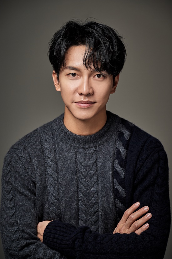 Will Lee Seung-gi go with rough action?In fact, there was a look of concern: he, too, knows Lee Seung-gi, who is strong against melodies and locos, more likely to imagine a look of love than a face of vengeance.So, Lee Seung-gi became more greedy: wanted to change public preconceptions - this is why he jumped into Baro, blockbuster intelligence action.Pedition? I knew. I was worried I could do it. But I wanted to. I wanted to prove it. (Lee Seung-gi) recently hosted an interview with Lee Seung-gi, which was obtained by SBS-TV Vagabond, and the goal ahead.I met Cha Dal-geon, and I acted without a circle.Chadalgan, played by Lee Seung-gi, is a stuntman with a fiery personality. Loss his beloved nephew in Planes accident. Hole-tracks the back, against the state and terrorist organizations.Every time he fought, he hung on to his car, jumped over the building to Body, fought against the threat of assassination, and escaped from the building.Of course, it took a lot of hard work. I took a stamp at Action School two months before shooting.Im really stiff. I continued to exercise. Yoga helped. I practice a lot of depressing. Action always has a risk of injury.Since then, it has been repeated and repeated. Lee Seung-gi said, I tried more than a month for 10 minutes. I also rehearsed for three hours because of the gods.If you use a band, you have to share the cut. I can take a long take if I do it myself.Vagabond, a gift-like piece.The result was successful: from start to finish, a high-level action deity followed; Lee Seung-gi himself smiled, saying, I didnt expect Hollywood quality to come out.In particular, the final scene of the first episode was cited as the best god: Lee Seung-gi was seen at Morocco airport, witnessing a Planes bomber, and chasing him to Body.I remember gods running around the roof, riding walls, hanging on cars, and I think the sadness of losing my nephew was well revealed in the spectacular background, and I was really satisfied.The publics preconceptions were overcome. The addition of the previously unseen ActionActor image. Action, too, was praised as Lee Seung-gi (believed and viewed).Lee Seung-gi said, Vagabond has gained a rough and wild image. I was told that Action is a good match. It is a great gift for me.The acting skills have also increased. Action is sore. Here, breathing with veterans such as Baek Yoon-sik, Lee Gyeung-young and Moon Sung-geun has become valuable assets.I always wanted to be good at acting, so I tried to differentiate myself, a little different from the old days, and I realized a lot when I saw teachers (Lee Gyeung-young, etc.).Lee Seung-gis Top Model ContinuesLee Seung-gi again proved to be a box office guaranteed check; he was not easily self-confident, theres still a long way to go, and (as soon as the drama was over) confided in his plans.This is not my last piece, and I appreciate it, but I want to do better next time, and I want to continue to say good-bye.Lee Seung-gis ultimate goal is to be an all-around entertainer, saying, If youre an artist, I think you have a desire to digest all genres.In fact, he is also burning his passion for his main job, the singer, saying, In fact, when I was in the military, my throat was hurt a lot. I tried until this year, and the sound is coming back.My voice is a little husky. Feeling more mature? I want to make this part good. Im going to show a proper album, not a single.He is also constantly meeting viewers as an entertainment show. He has appeared in All The Butlers as well as Baro You.I do not want to do entertainment because I am good as an actor.I want to be a guideline for juniors one day, and I want to work hard so that a guy named Lee Seung-gi has gone that way (of an all-round entertainer).