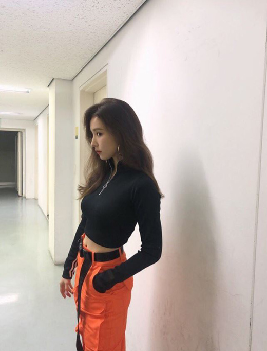 Actor Shin Se-kyung flaunts girl crush charmShin Se-kyung posted a picture on his personal Instagram on the 29th of last month with an article entitled Funny Pretend.In the open photo, Shin Se-kyung showed off his charm in a costume with a slight abs.The netizens who watched this made various comments such as My sister is so beautiful, fan meeting was fun and Goddess appeared.Meanwhile, Shin Se-kyung held a fan meeting at Ewha Womans University Samsung Hall at 5 pm on the 24th of last month.
