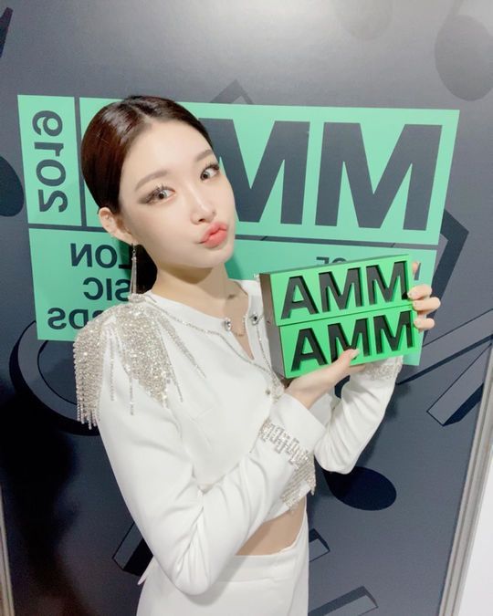 Singer Chungha revealed her feelings for winning the 2019 Melon Music Awards (2019 MMA).Chungha posted a brief comment and a photo on the official Instagram   on December 1, saying, I think I have been running hard this year with the star Harang (the official fandom name of Chungha) starting with 12 oclock already.Thank you for loving me so much. Thanks to the stars, I think I will finish this year meaningfully. As I said, the best comfort for me is the star. I will try to be a person who can bring a little warmer warmth to the star. I love you.Thank you so much for cheering on the cold day today. We will finish together with good health at the end of the year. The picture shows Chungha smiling brightly at the camera. Chunghas untidy white-oak skin and distinctive features make her look better.The fans who heard the news responded such as real my queen, proud and I worked hard this year.delay stock