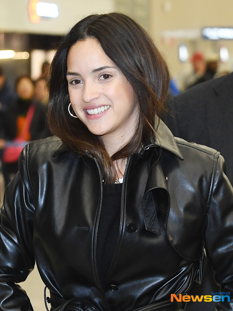 Actor Adria Arjona arrives through the Incheon International Airport in Unseo-dong, Jung-gu, Incheon, for the schedule of the Netflix movie 6 Underground press conference on the afternoon of December 1.You Yong-ju