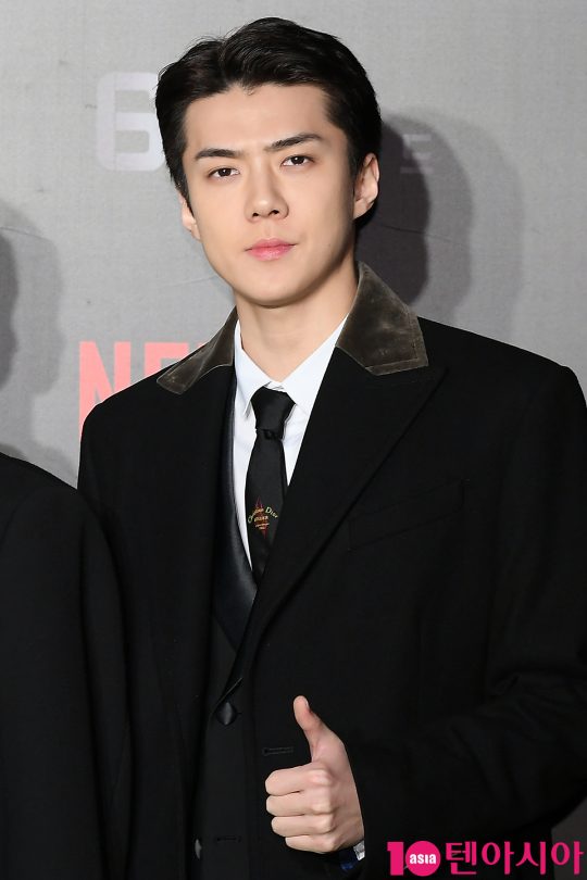 Group EXO Sehun attended the Netflix 6 Underground green carpet event held at DDP (Dongdaemun Design Plaza) in Seoul on the afternoon of the 2nd.The 6 Underground, starring Ryan Reynolds, Dave Franco, and Melanie Laurent, is an action blockbuster film about the biggest operation on the ground that they have become ghosts themselves, six Jung-yongwon who erased all past records as if they did not exist in the first place.