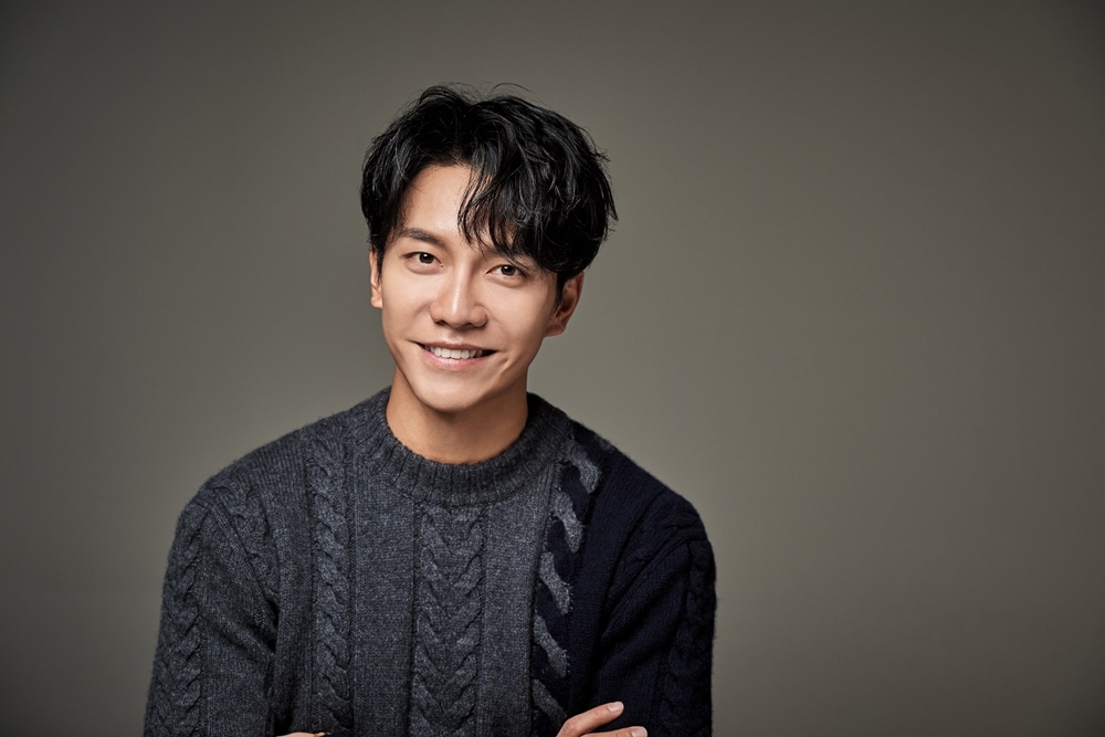 SeoulLee Seung-gi, a singer and actor and entertainer.Lee Seung-gi, who thrilled the sisters of All States in 2004, became an entertainer in his 15th year of debut.In the meantime, he has been loved as a star by inscribing three titles of singer, actor, and broadcaster in front of his name without shame.After the military, he opened his second act of entertainment activities with his unique sincerity and enthusiasm. SBS All The Butlers and tvN Hwa Yugi Netflix Baro you!, followed by SBS Bond as Action Actor .In the Bear Bond, which is the end of the Choi, the rough man who digs into the secret of his nephews death has added a new look to Lee Seung-gi, who was an image such as The drama also achieved a 13% (based on Nielsen Korea All states) rating and added a record of success to the filmography.I met Lee Seung-gi, who successfully completed Bond of Boats. Lee Seung-gis many troubles were buried in a sincere answer and a serious attitude that added wit.This year, I was worried about how to live with Lee Seung-gi and Lee Seung-gi, who are thirty-three entertainers and entertainers.I am a little tired after the time I caught myself to do too well, and I realize the importance of down.Its the story of Celebrity Lee Seung-gi and 30-three-year-old Lee Seung-gi.- As for the evaluation that the change of Acting seems to have been made naturally.- It has been a long time since I was a singer.- What about singing, performing, and acting?- Netflix Baro you of the criminal! Season 2 also joined.- All The Butlers is already 100 times ahead. It will not be easy to work with drama.- The entertainment award received last year is the Engine of Youth. If you expect the results of this years Acting Award.- In the past, I have been aiming for three objects: Acting, Song, and Entertainment.- What is the Engine of Youth that makes the work continue without rest.- I dont think I have much experience of failure. Theres a crisis coming.- The man who turns to you...-Love is one. If you rely on someone close to you, you rely on your lover.- I will not do open love again.- What time is it for Lee Seung-gi?2 Im tired of thinking Lets do well, put it down.