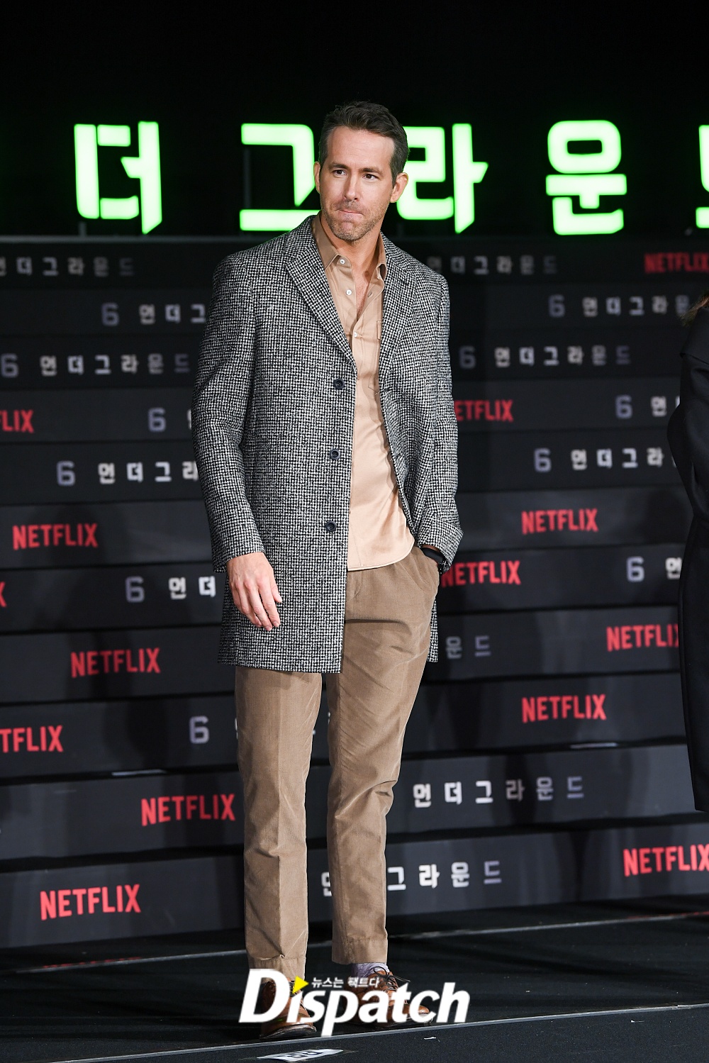 Hollywood actor Lion Reynolds attended the Netflix 6 Underground press conference held at the Four Seasons Hotel Seoul in Dangju-dong, Jongno-gu, Seoul on the morning of the 2nd.Lion Reynolds had an impressive look on his face this day.Meanwhile, 6 Underground is an action blockbuster featuring the largest operations on the ground by six people who have erased all the past records and those who have become ghosts themselves.It will be released on the 13th.returning action herogentle smilethe charm of the devil