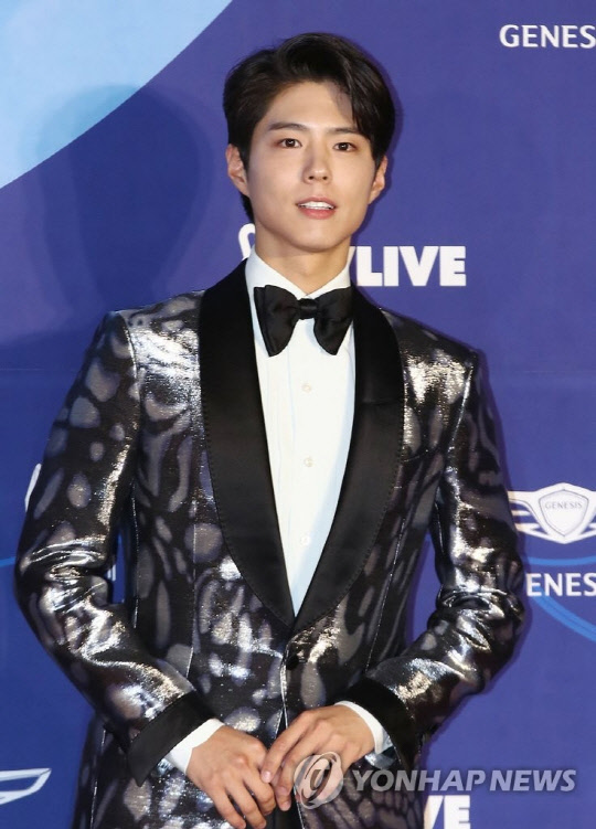 Actor Park Bo-gum will attend the 2019 Mnet Asian Music Awards host for the third consecutive year.Park Bo-gum has decided to attend as the host of the 2019 Mnet Asian Music Awards (MAMA), said Blossom Entertainment, a subsidiary of Park Bo-gum.This will be the third consecutive year of the event, following Parks participation in the 2017 and 2018 MAMA Awards.Park Bo-black, who attended the MAMA twice as a host and received favorable reviews for his stable progress, showed his performance again in 2019 MAMA this year.MAMA is a global music Awards hosted by CJ ENM. It started as Mnet Video Music Grand Prize in 1999 and has been steadily evolving with the growth of the Korean music industry. In 2009, it attempted to change into Mnet Asian Music Awards.Meanwhile, 2019 MAMA will be held at Nagoya Dome in Japan on December 4th, with the red carpet being broadcast live from 4 p.m. and the Awards from 6 p.m. on Mnet.