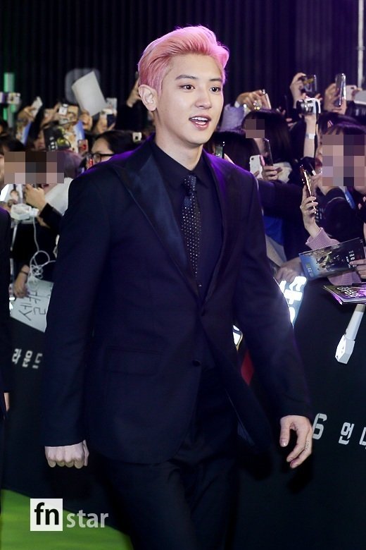 Group EXO attended the Netflix movie 6 Underground red carpet event held at Seoul Dongdae Moon DDP on the afternoon of the 2nd.The 6 Underground, starring Ryan Reynolds, Dave Franco and Melanie Laurent, is an action blockbuster film about the biggest operation on the ground that they have become ghosts themselves, six Jung-Yo-won who erased all past records as if they did not exist in the first place.