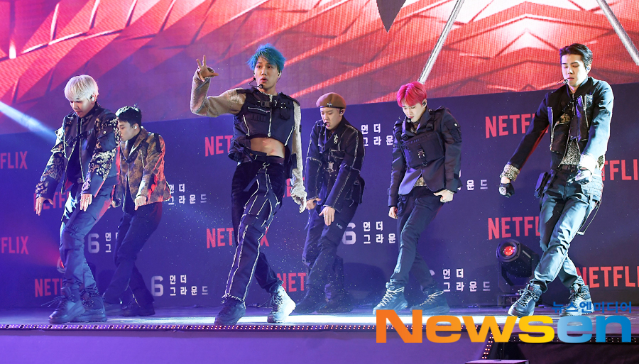 The Netflix movie 6 Underground was held at Dongdaemun Design Plaza (DDP) in Jung-gu, Seoul on the afternoon of December 2.On this day, Axo is performing a new song obsession.Jung Yoo-jin