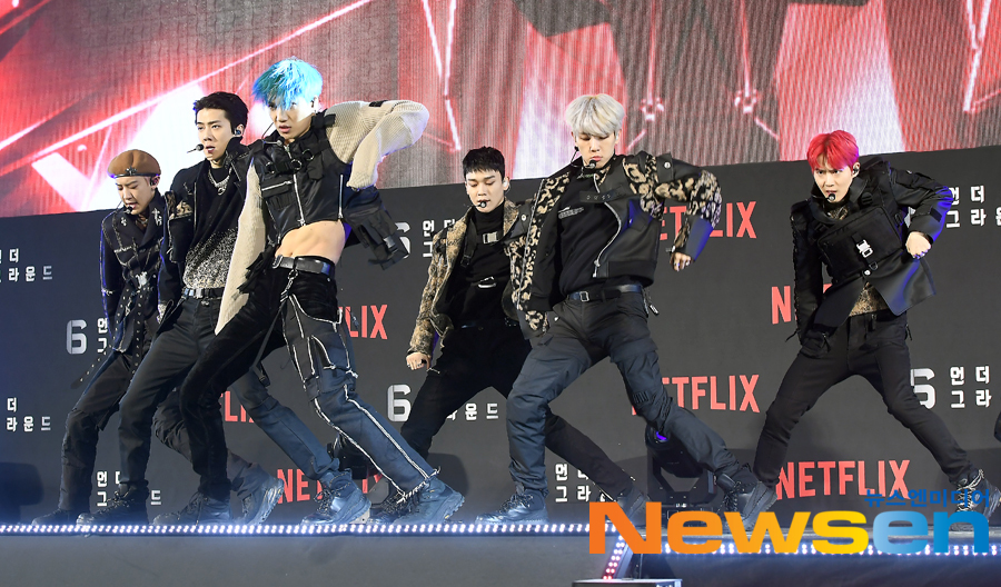 The Green Carpet event in the Netflix movie 6 Underground was held at Dongdaemun Design Plaza (DDP) in Jung-gu, Seoul on the afternoon of December 2.On this day, Axo is performing a new song obsession.Jung Yoo-jin