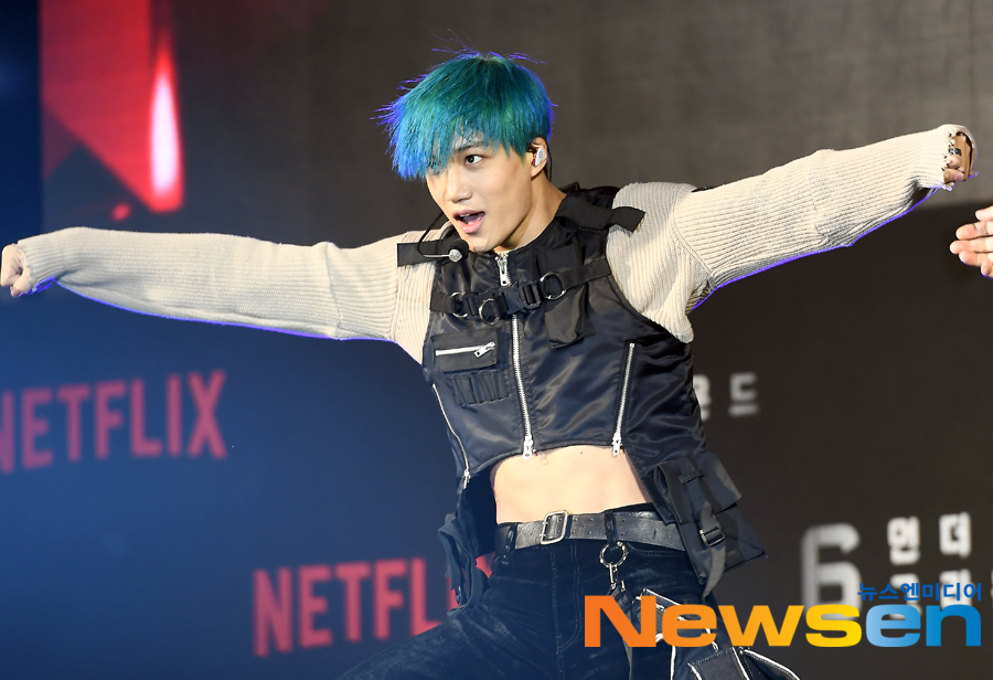 The Green Carpet event in the Netflix movie 6 Underground was held at Dongdaemun Design Plaza (DDP) in Jung-gu, Seoul on the afternoon of December 2.On this day, Axo is performing a new song obsession.Jung Yoo-jin