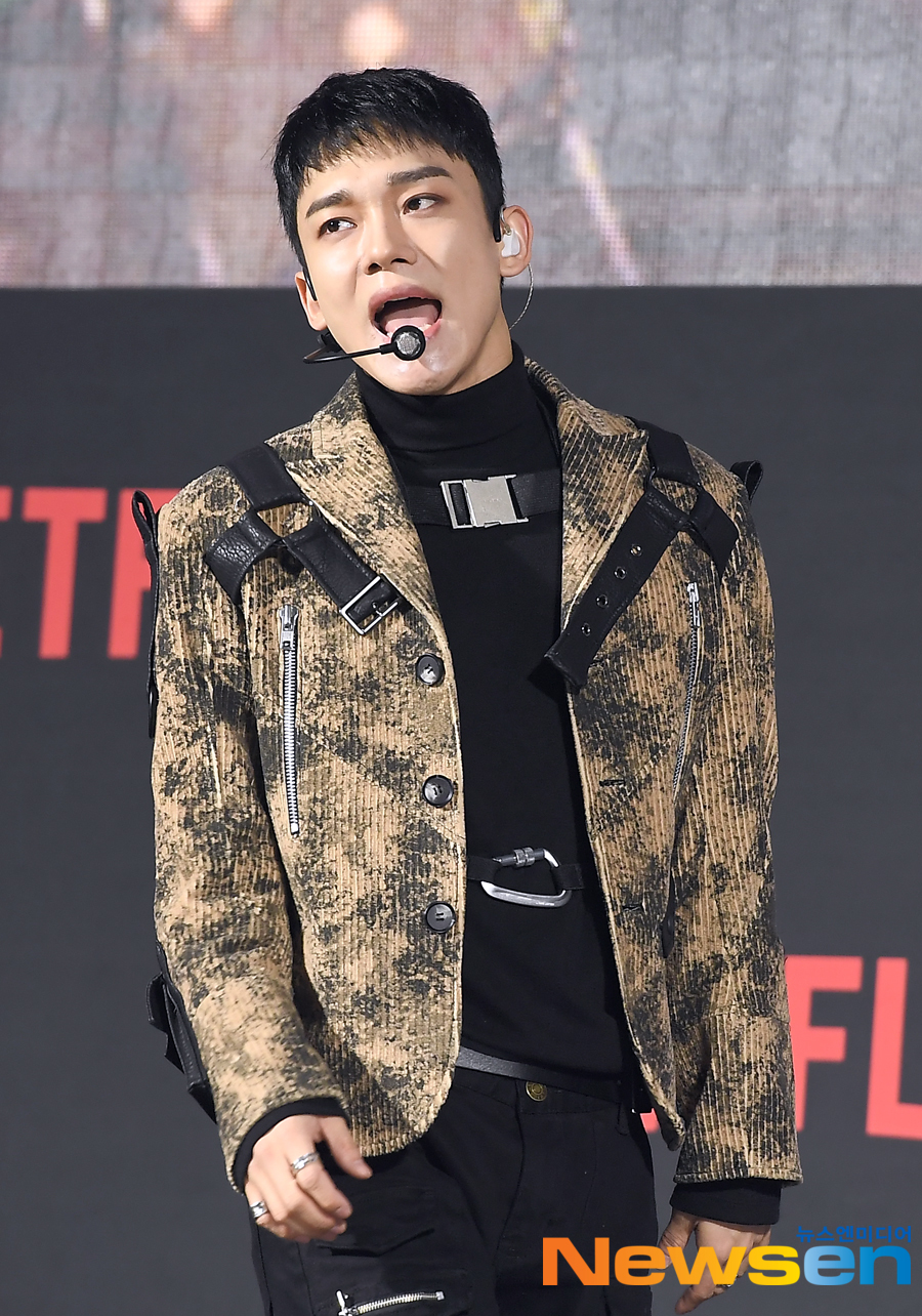 The Green Carpet event in the Netflix movie 6 Underground was held at Dongdaemun Design Plaza (DDP) in Jung-gu, Seoul on the afternoon of December 2.On this day, EXO (Suho, Baekhyun, Chen, Chanyeol, Kai, Sehun) is performing a new song obsession.Jung Yoo-jin