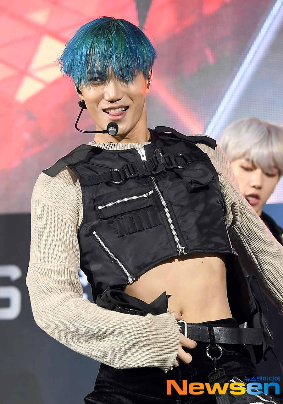 EXO Kai, a girls heart sweeping stage look The Netflix movie 6 Underground was held at Dongdaemun Design Plaza (DDP) in Jung-gu, Seoul on the afternoon of December 2.On this day, EXO (Suho, Baekhyun, Chen, Chanyeol, Kai, Sehun) is performing a new song obsession stage.Jung Yoo-jin