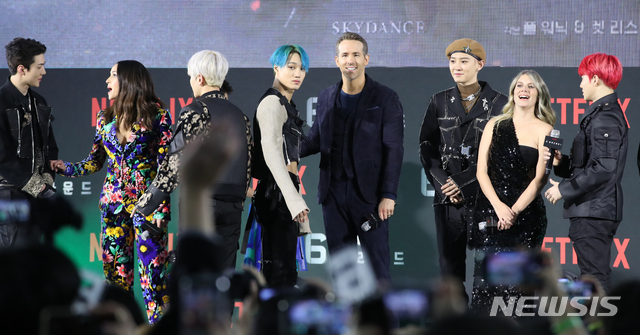 From left, EXO Sehun, Actor Adria Arhona, EXO Baekhyun, Kai, Actor Ryan Reynolds, EXO Chanyeol, Actor Melanie Laurent, EXO Guard. 2019. 12.02.