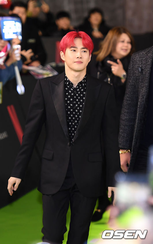 On the afternoon of the afternoon, the movie 6 Underground green carpet event was held at Dongdaemun Design Plaza in Jung-gu, Seoul.EXO Suho is entering.