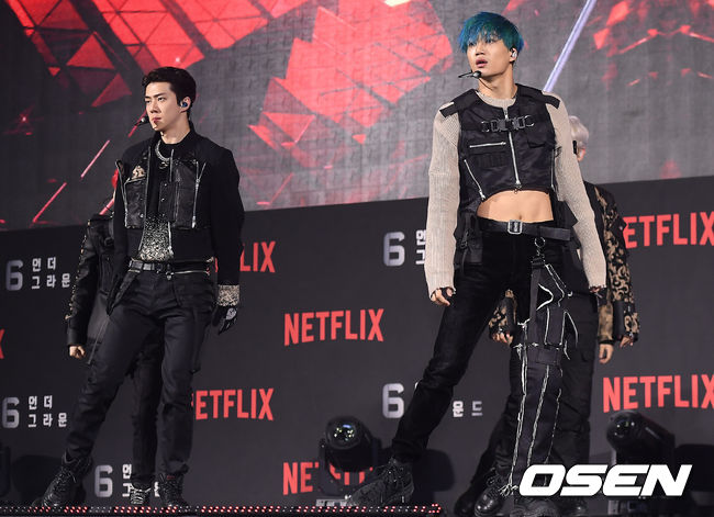 On the afternoon of the afternoon, the movie 6 Underground green carpet event was held at Dongdaemun Design Plaza in Jung-gu, Seoul.EXO Sehun, Kai are showing off the stage.