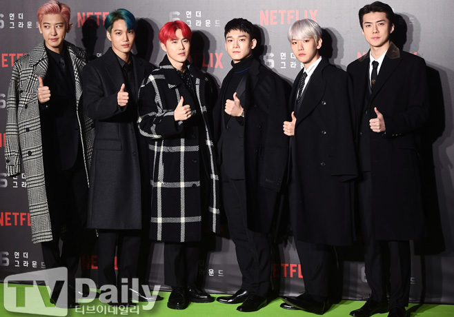 Singer EXO attended the Netflix film 6 Underground (director Michael Bay) Green Carpet event held at DDP in Dongdaemun, Seoul on the afternoon of the 2nd.Actors Lion Laynolds, Melanie Laurent, Adriatic Arhona, Michael Bay and producer Ian Bryce, and singer EXO (Suho, Chanyeol, Baekhyun, Sehun, Chen and Kai) attended the green carpet.The 6 Underground, starring Lion Laynolds, Melanie Laurent and Adria Arhona, is an action blockbuster of six elite agents who erased all past records, their own ghosts, and their greatest operations on the ground.The Green Carpet for the Movie 6 Underground