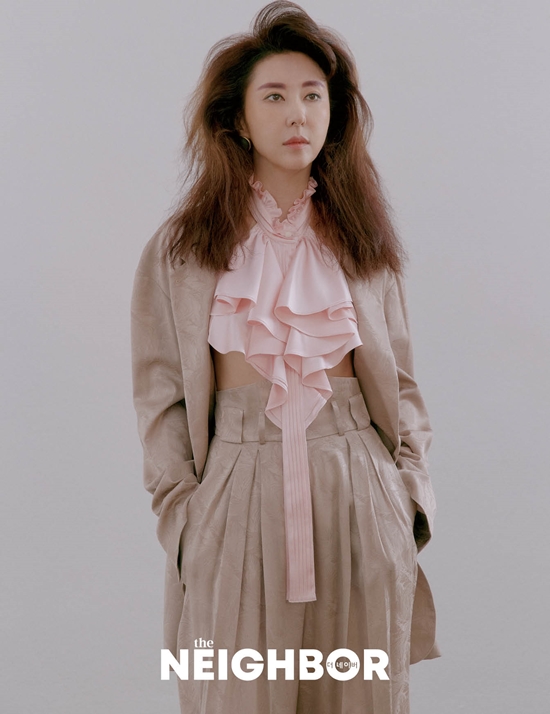 Singer Kim Wan-sun conducted an interview with high-end membership PCMag The Naver.The Naver PCMag met Kim Wan-sun, who spent the year meaningfully preparing for the final issue of 2019.Kim Wan-sun, who is the queen of Korean dance music, the beginning of idol who debuted at the age of seventeen, and pioneering overseas activities, is a musician who constantly presents new music to the present, regardless of his past achievements.For Kim Wan-sun, 2019 was a meaningful year.The public response to the long-running SBS Burning Youth concert was hot, and the music video of Pierro laughs at us, which was advertised, gained explosive popularity and captivated the hearts of teenagers.He also recently won the Prime Ministers Award for Popular Culture and Arts.I think that this years effort has not been the only thing that has happened since the beginning of the year, and that the activity that has been doing so has been fruitful this year.Kim Wan-sun does not stop releasing new songs; he has released 20 new songs for eight years since his comeback in 2011 and has now finished recording four songs.I work with singers and new composers working in indie music gods, do not miss my job as a senior, and donate through music such as the third project of Tell me for comfort women grandmothers and recording work to help unmarried mothers.The gap before the Comback was five or six years old, and the music world was changing and unfamiliar, and I had some trial and error when I started again, and Im used to it now, because Ive made a lot of songs.And I was confident. I was free. I think Im the happiest now.At the shooting scene of the pictorial, Kim Wan-sun was praised by the staff as he stood in front of the camera with an incredible age.In addition, he showed his infinite passion for work through interviews.After Ive released all the new songs Im going to do something I havent done. Theres a song framework. Kim Wan-sun has a fixed image.Whats out of it. I want to wake up to you. I want to try something new.Kim Wan-suns interviews with the phototorial can be found in the December issue of The Naver, the official website, official Instagram and YouTube.Photo: The Naver