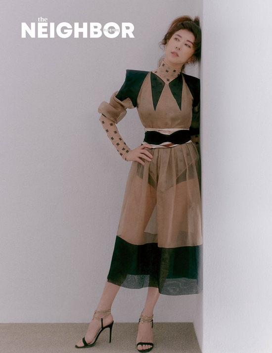 Singer Kim Wan-sun conducted an interview with high-end membership PCMag The Naver.The Naver PCMag met Kim Wan-sun, who spent the year meaningfully preparing for the final issue of 2019.Kim Wan-sun, who is the queen of Korean dance music, the beginning of idol who debuted at the age of seventeen, and pioneering overseas activities, is a musician who constantly presents new music to the present, regardless of his past achievements.For Kim Wan-sun, 2019 was a meaningful year.The public response to the long-running SBS Burning Youth concert was hot, and the music video of Pierro laughs at us, which was advertised, gained explosive popularity and captivated the hearts of teenagers.He also recently won the Prime Ministers Award for Popular Culture and Arts.I think that this years effort has not been the only thing that has happened since the beginning of the year, and that the activity that has been doing so has been fruitful this year.Kim Wan-sun does not stop releasing new songs; he has released 20 new songs for eight years since his comeback in 2011 and has now finished recording four songs.I work with singers and new composers working in indie music gods, do not miss my job as a senior, and donate through music such as the third project of Tell me for comfort women grandmothers and recording work to help unmarried mothers.The gap before the Comback was five or six years old, and the music world was changing and unfamiliar, and I had some trial and error when I started again, and Im used to it now, because Ive made a lot of songs.And I was confident. I was free. I think Im the happiest now.At the shooting scene of the pictorial, Kim Wan-sun was praised by the staff as he stood in front of the camera with an incredible age.In addition, he showed his infinite passion for work through interviews.After Ive released all the new songs Im going to do something I havent done. Theres a song framework. Kim Wan-sun has a fixed image.Whats out of it. I want to wake up to you. I want to try something new.Kim Wan-suns interviews with the phototorial can be found in the December issue of The Naver, the official website, official Instagram and YouTube.Photo: The Naver