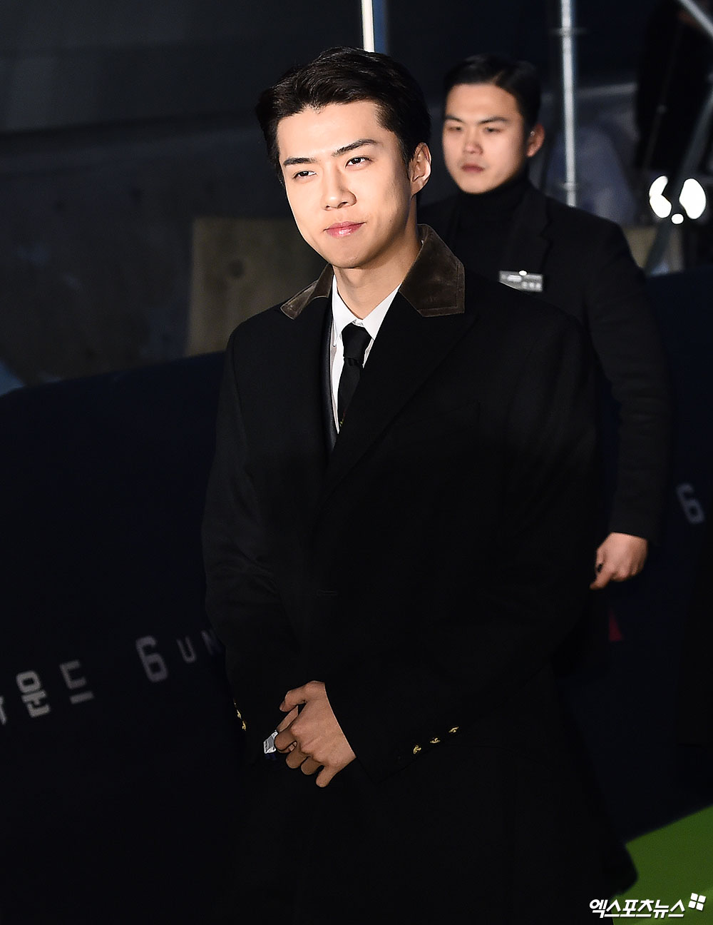 EXO Sehun, who attended the Netflix 6 Underground green carpet event held at Seoul Dongdaemun Design Plaza (DDP) on the afternoon of the 2nd, has photo time.