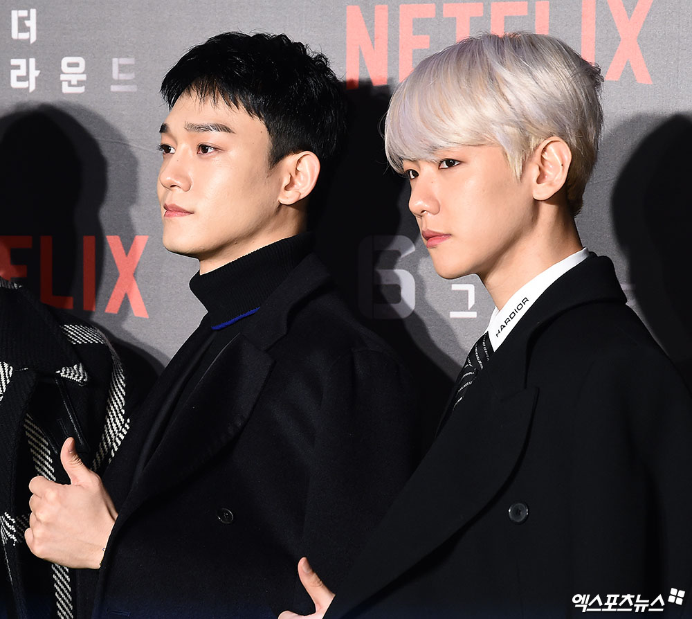 EXO Chen and Baekhyun, who attended the Netflix 6 Underground green carpet event held at Dongdaemun Design Plaza (DDP) in Seoul on the afternoon of the 2nd, have photo time.