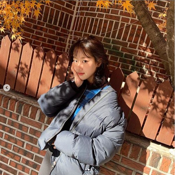 Singer and actor Lee Na-eun has revealed the innocent appearance of everyday life.Lee Na-eun posted two photos on his instagram on the 2nd, along with an article entitled Now its really cold.Lee Na-eun in the open photo is shyly smiled with a padding jumper.The netizens cheered her up, saying, I wear warmly and I am careful of the cold.On the other hand, MBC drama How I Found One Day starring April member Lee Na-eun ended on November 21st.Photo: Lee Na-eun SNS