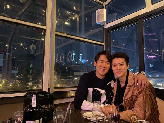 Sehun of the group EXO boasted of his friendship with actor Yoo Yeon-seok.Sehun posted a picture on his SNS account on the 3rd with an article entitled Byeonseok Lee.In the open photo, Sehun enjoys a relaxed routine with Yoo Yeon-seok in a bar, with the pair staring at the camera with a bright smile.In addition, they were attracted to the warm atmosphere, such as wearing a shoulder with their faces facing each other.EXO, which Sehun belongs to, announced its regular 6th album Obsession on the 27th of last month.
