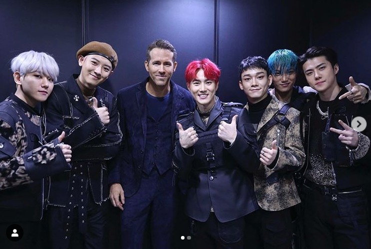 Lion Laynolds said on his instagram on the 2nd, I became an EXO member. No, seriously. All the guards shot me was choreography.Me and them practiced it from the underground studio as I imagined. Lion Laynolds in the photo was surrounded by EXO members.EXO members who raised their fingers and posed for each other and Lion Laynolds laughing next to them convey a pleasant atmosphere.The photo was taken at the Netflix movie 6 Underground green carpet scene at Dongdaemun Design Plaza.Lion Laynolds, Melanie Laurent, Adriatic Arhona, Michael Bay, and producer Ian Bryce posed on stage with EXO members.Lion Laynolds also posted a photo of EXO members on Twitter Inc., which laughed by drawing a hair dyed like an idol member on his head.Im really excited to be a new member of EXO, he joked on Twitter Inc., laughing.