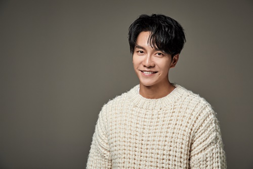 The 15th year of his debut, singer and actor Lee Seung-gi, got another achievement with Drama Vagabond.It is the result of his infinite Top Model, which is not afraid of change.Lee Seung-gi played the role of Cha Dal-gun, a stuntman and a beloved nephew, in the recent SBS gilt drama Vagabond (playplayed by Jang Young-chul and Jung Kyung-soon, directed by Yoo In-sik), and performed well between various Feeling ships and actions.Lee Seung-gis new Top Model, which was united with passion, was successful and achieved the achievement of Actor that can be action with a hot performance that does not buy the body.I just had a sense of duty to show the good quality of Korea Drama and what value it should be, rather than being a blockbuster with a lot of production costs.The biggest achievement of this drama is the image that Lee Seung-gi is also an action.Before that, I think there was an image that is familiar with the Rocco and Melody genres and that it is not serious or serious acting. It is a great harvest to get a new image through this work.Of course, there was a fear of intense action scenes or carcassing, but the process of shooting five hours for a second felt very important and precious. I talked to the director a lot, and its right to run 100 for movies, but I needed a choice because it was a two-month-long drama.Above all, I thought it would be impossible to live a normal life when I thought about what would happen if I was in a situation of Chadalgan. I thought it was authentic to go to Gozo Feeling rather than smooth acting.But the first scene was Gozo, and it was not easy to control the water level because it had to be solved by dialogue, but I think I was thinking about Feeling because I thought about authenticity. Vagabond is the second work that has been breathed since the drama Kuga no Seo, which was completed in 2013 by Lee Seung-gi and the reservoir.Bae Su-ji hid his identity as an NIS employee and played the role of Ko Hae-ri, who appears as an intern at the Morocco Embassy.The two began their relationship with misunderstandings and doubts, and exchanged complex Feelings to the love line.For Lee Seung-gi, Vagabond is a pride.It is not enough to be stamped on his filmography, and it seems to have more value than a new Top Model.In addition to Lee Seung-gis personal growth, it is a proud work that has raised the status of Korea Drama.Vagabond is great if humility isnt exactly the answer. My friends abroad say, Is this Drama?It is a movie quality, but it is a drama. It can be not good even if you pour hundreds of billions of dollars.It would have been nice to have more ratings, but these days, the number of ratings and the feeling are different. Of all the dramas I did, it was rare that the response came directly.I hope that because of Vagabond, overseas viewers will think all K-Drama is fun. Vagabond is a great masterpiece. It is a meaningful work that created a wild image that Lee Seung-gi did not have.I felt there was a potential for development, I felt I had grown up myself, and I realized I had to lose my strength.