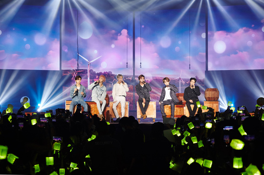 NCT DREAM (EnCity Dream) successfully completed a Concert in Thailand.NCT DREAM TOUR THE DREAM SHOW - in BANGKOK (Encity Dream Tour The Dream Show - In Bangkok) was held at the Thunder Dome in Bangkok, Thailand on December 1-2, and it was explosively popular with NCT DREAMs unique music and powerful performances. Got it.In particular, this Concert is NCT DREAMs first solo Concert in Thailand, so all two performances sold out at the same time as the ticket was opened, and the popularity of NCT DREAM was confirmed once again with a hot response before the performance.NCT DREAM, which opened the stage for performances with GO with intense dance breaks, includes hits such as Chewing Gum, Last First Love, We Young, We Go Up, BOOM, as well as albums such as 1, 2, 3, Dunk Shoot, Love is a bit difficult, and Same Time. It means Handan and Dont Need Your Love gave a total of 22 performances, leading to enthusiastic cheers.In addition, the audience enjoyed the performance enthusiastically, such as shaking the fan lights throughout the performance, shouting the song and cheering, and various lights.Not only did they paint the audience with Dream and Forever, but they also impressed the members with placard events such as Dream, Finally Meet We, Real, and Dream, We will always be with each other.bak-beauty