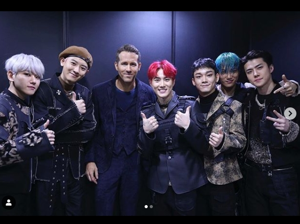 provincial pleasureHollywood actor Lion Laynolds has become an EXO member?Lion Laynolds, a Netflix movie 6 Underground promotional car, released a photo of her instagram with EXO members on December 3.EXO attended the 6 Underground green carpet held at Dongdaemun Design Plaza in Seoul on the afternoon of December 2 and met with Lion Laynolds.Lion Laynolds is a Celebratory photoI became an EXO member, it is real, he added, adding, I and EXO members have been working in my imaginary underground studio.In addition to Lion Laynolds, Melanie Laurent, Adria Arhona and Michael Bay, and Ian Bryce, producers, attended the green carpet event this year.pear hyo-ju