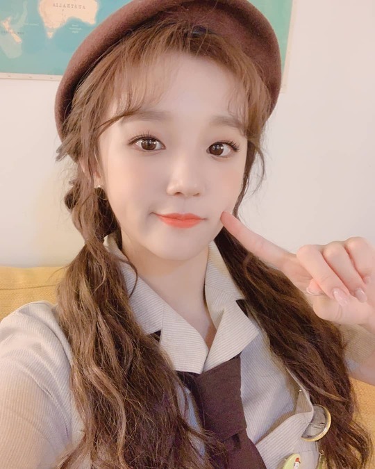 Group (woman) I-DLE member Song Yuqi showed a cute Lovely.Song Yuqi wrote on the official Instagram of (woman) I-DLE on December 3, Its getting cold these days, so we have to wear our Neverland (the official name of the female I-DLE fandom) warmly.I want to see it. The photo shows Song Yuqi, which adds a cute charm with a brown beret; Song Yuqi smiles with his fingers poked at his cheeks.Song Yuqis blemishes-free white-oak skin and large, clear eyes make her look more beautiful.delay stock