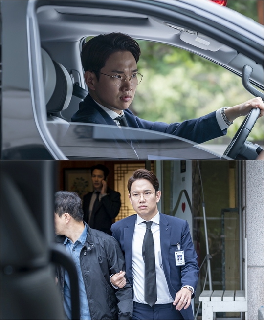 The impact intima is revealed when Lee Jung-jae became a bloodiness.The first episode of JTBCs monthly drama, Aide: Season 2 of People Moving the World (played by Lee Dae-il/directed by Kwak Jung-hwan) began with a scene in which Jang Tae-joon (Lee Jung-jae) was attacked by the gunmen.Since then, no clues or circumstances have been revealed about this incident, resulting in various speculations whether it was actually happening or symbolic.Among them, Advisor 2 released Jang Tae-joons still cut, which became a bloodiness on December 3.In the last broadcast, Jang Tae-joon spurred the tracking of slush funds by Song Hee-seop (Kim Kap-soo) and Sung Young-ki (Go In-bum), and even found a name account managed by Oh Won-sik (Jung Woong-in).I finally wanted to see the end, but the bank manager who managed the account faced the problem of Kang Sun-young (Shin Min-ah)s father.If this fact is revealed to the world, Kang Sun-youngs political life could end. Song Hee-seop already knew it.In the situation where he can not go further or back down, Jang Tae-joon, who was assaulted and lost his mind to the extent of bloodiness, is foreseen, and the question about the situation explodes.emigration site