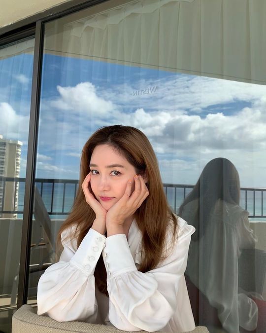 Fin.K.L Sung Yu-ri boasted about her beauty as an original fairy.On December 3, Sung-yuri posted three photos on his instagram with an article entitled I asked you to take an elegant picture, but the full shot is really elegant.In the open photo, Sung-yuri poses a calyx and makes a fresh look. She is sitting on a chair and has a playful atmosphere and a youthful charm.Park So-hee