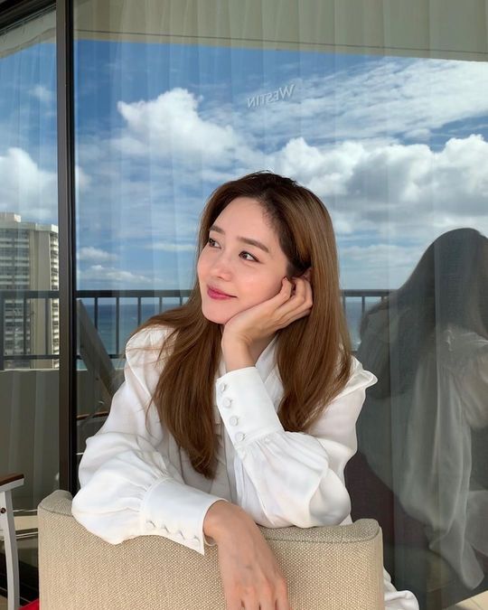 Fin.K.L Sung Yu-ri boasted about her beauty as an original fairy.On December 3, Sung-yuri posted three photos on his instagram with an article entitled I asked you to take an elegant picture, but the full shot is really elegant.In the open photo, Sung-yuri poses a calyx and makes a fresh look. She is sitting on a chair and has a playful atmosphere and a youthful charm.Park So-hee