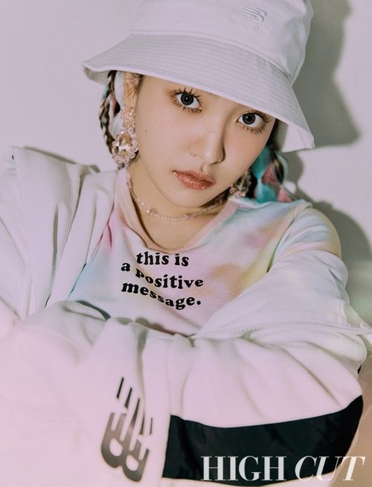 Girl group Red Velvet member Yeri has decorated the picture of star style magazine Hycutt.Yeri in the picture shows pastel hairpieces and street casual style styling, giving her her original bright energy and free mood.The youngest Yeri of the group Red Velvet, called Visual Restaurant, challenged the retro casual look in the studio that renovated the old factory, and showed the  youngest tower with stylish poses and eyes.When asked about the source of bright energy, Yeri, who made the studio lively even in cold weather, said, I can not always be happy and bright, but I am trying my best to do what I am responsible for.If you decide to do it brightly and vigorously, it seems that you do not down well. When it is difficult, fans are a great comfort.Youre saying a lot of things that are powerful in letters and SNS, and those messages come in real contact, so I look for them on purpose.Yeri, who has already welcomed the 6th year of debut.Asked what part of the debut was the biggest difference, he said, Now I know more about myself, and I am deeply concerned about it.On the other hand, as for the change as a person Kim Ye-rim, I hate the food I hated, I like the same thing, and I like the personality as it is.I want to be a person who is just myself, not trying to do anything more or not. In 2020, when asked what kind of figure it would be like to see twenty-two Yeri, he said, I hope it will be a year to take care of the people around me and take care of myself better.I also want to tell you more songs about my story. I think that real happiness, which is not related to size, is always in front of me.I want to find my own happiness in a small daily life. Yeris interviews with the pictures can be found on Hycutt 253, which is published on the 5th.Hycutt offer