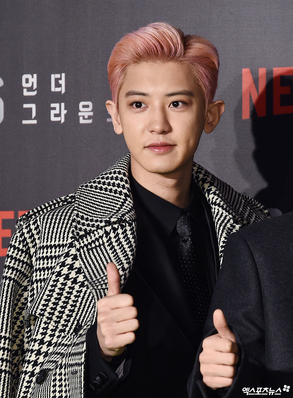 EXO Chanyeol, Kai, Suho, Chen, Baekhyun and Sehun, who attended the Netflix 6 Underground green carpet event held at Dongdaemun Design Plaza (DDP) in Seoul on the afternoon of the 2nd, have photo time.Chanyeol bright smiles melting in the coldChanyeol Thumb Chuck VisualKai Black CharismaKai soft eyesSuho Gorgeous VisualSuho Six Underground Green Carpets with youChen has a strong self-assertive eyeBaekhyun - Chen visual of the earldomBaekhyun Olkill with EyesSehun Princes BeautySehun Visual Nam-shin