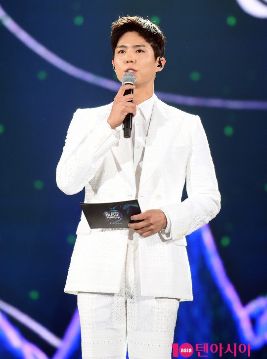 Actor Park Bo-gum attended the 2019 MAMA (2019 Mnet Asian Music Awards) event held at Nagoya Dome in Japan on the afternoon of the 4th.The 2019 MAMA was attended by Dua Lipa, BTS (BTS), TWICE (Twice), Monster X, God Se7en, Seventeen, Mamamu, Cheongha, ITZY, Tomorrow By Together, ATIZ, One Earth, Waiting V, and Park Jin-young.